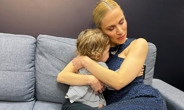 Νάντια Μπουλέ: Παιχνίδια με την κόρη της στο σπίτι