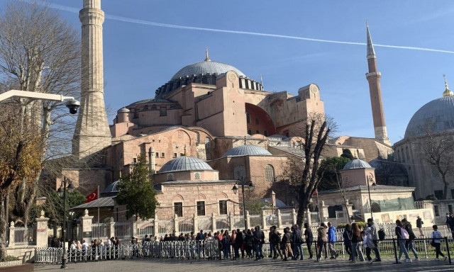 Οι Τούρκοι βάζουν εισιτήριο στην Αγιά Σοφιά, αλλά μόνο για τους ξένους