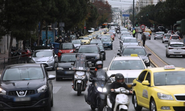Κίνηση τώρα: Σε ποιους δρόμους παρατηρούνται προβλήματα - Δείτε αναλυτικά τα σημεία