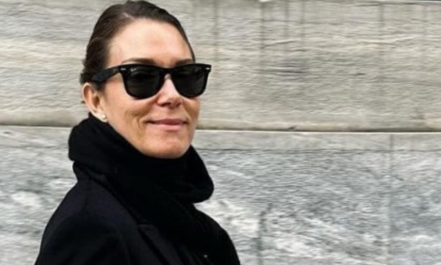 «Δίδαξε» η Βίκυ Καγιά: Το look με το οποίο επανασυστήνεται ως καστανή αποθεώθηκε