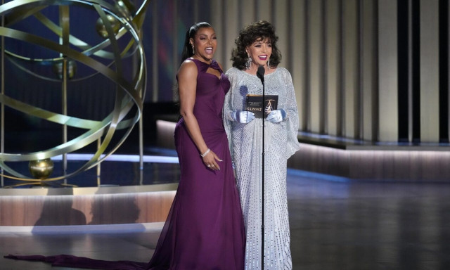 H Τζόαν Κόλινς (δεξιά) «αειθαλής» στα 90 της