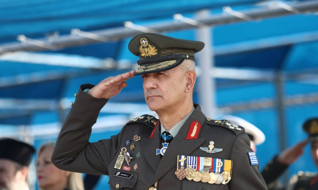 Με στρατιωτικές τιμές η τελετή παράδοσης-παραλαβής των καθηκόντων του Αρχηγού ΓΕΕΘΑ (photos)