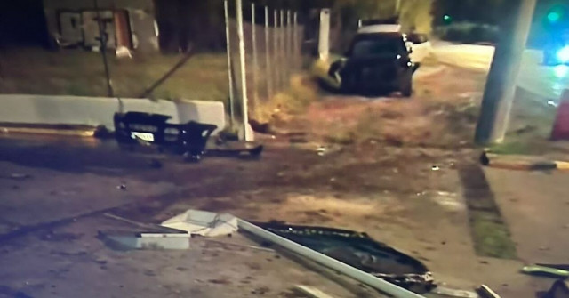 Βομβαρδισμένο τοπίο βενζινάδικο στη Βούλα: «Ισοπεδώθηκε» από πολυτελές τζιπ