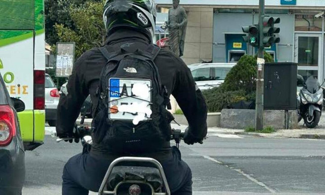 Κρήτη: Οδηγούσε μηχανή με την πινακίδα κυκλοφορίας στην πλάτη!