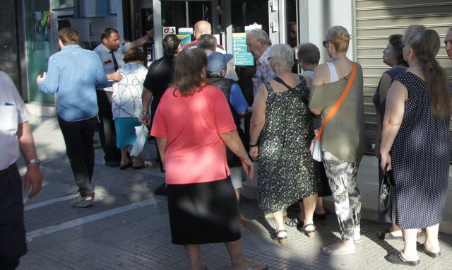 Συντάξεις: Αναδρομικά 54 μηνών σε χιλιάδες συνταξιούχους - Ποιοι θα λάβουν έως και 5.000 ευρώ