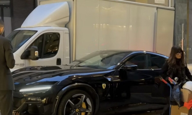 O Ζλάταν βγήκε για ψώνια με την Ferrari του