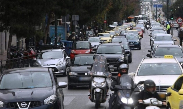 Κίνηση στους δρόμους: Μποτιλιάρισμα σε Κηφισό και Αττική Οδό