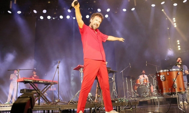 Ο Κωστής Μαραβέγιας για δύο έξτρα παραστάσεις στο VOX