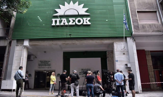 «Πόλεμος» κυβέρνησης - ΠΑΣΟΚ για τις δηλώσεις Παρασκευαΐδη