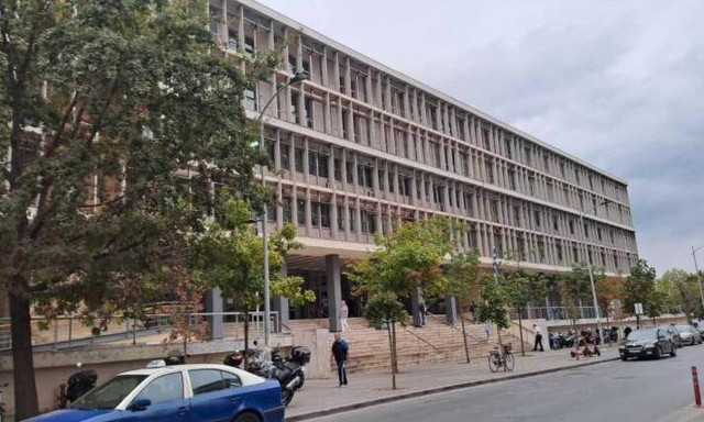 Δενδροπόταμος: Τραγουδιστής έβρισε και απώθησε αστυνομικούς