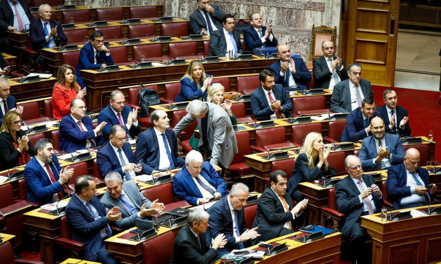 Τα μαθηματικά της ΝΔ: Οι 100 πιστοί, οι απέχοντες και οι 12 σκληροί