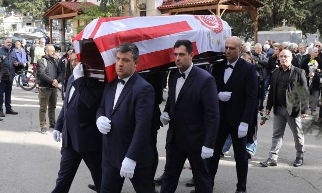 Το τελευταίο αντίο στον Γιώργο Δαρίβα