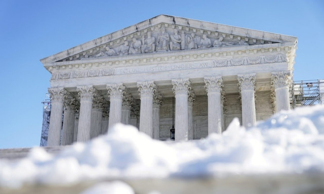 ΗΠΑ: Δεκάδες οι νεκροί από τη φονική κακοκαιρία - Χιόνια και παγετός κάνουν τους δρόμους παγίδες