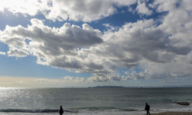Καιρός αύριο: Ανοιξιάτικη Παρασκευή με 20αρια- Χιόνια και βροχές το Σάββατο