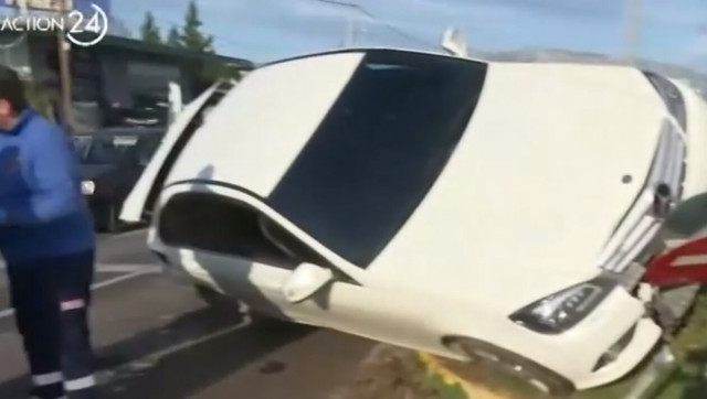 Σοβαρό τροχαίο ατύχημα στη λεωφόρο Μαρκοπούλου - Σύγκρουση δύο οχημάτων (vid)