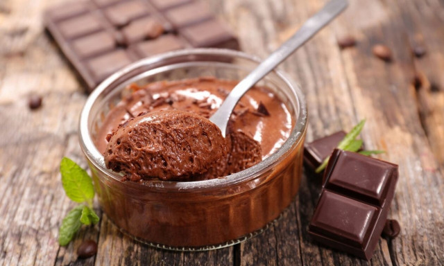 Γρήγορη μους σοκολάτας με ένα υλικό