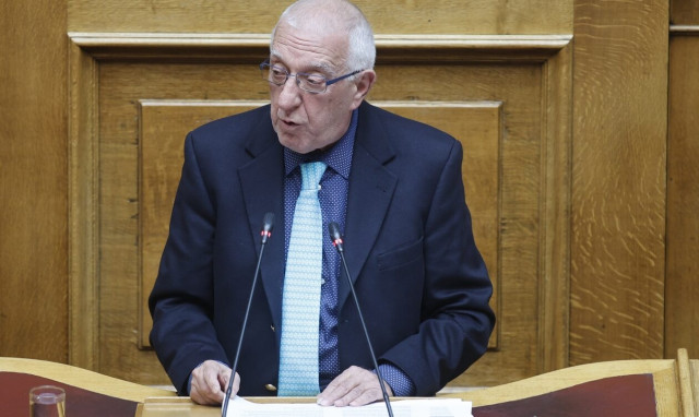 Κακλαμάνης: Όποιος δεν ψηφίζει, παραιτείται