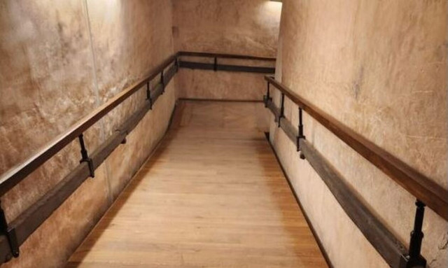 Τουρκία: Έστρωσαν με παρκέ τον ιστορικό πέτρινο διάδρoμο στην Αγία Σοφία