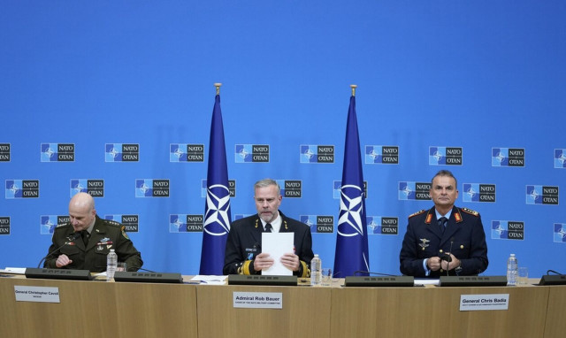 O ναύαρχος Μπάουερ προειδοποίησε για πόλεμο με τη Ρωσία