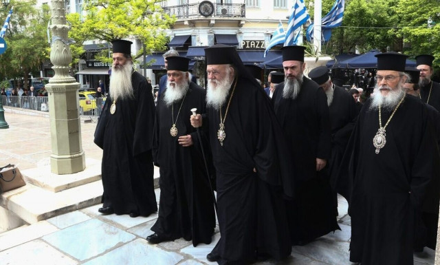 Επιστολές στους βουλευτές και κηρύγματα στους ναούς για τα ομόφυλα ζευγάρια