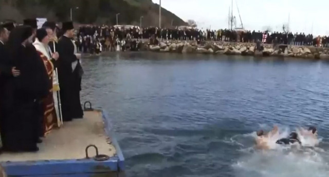 100 χρόνια από τη Μικρασιατική καταστροφή: Ο καθαγιασμός των υδάτων στην Προποντίδα (vid)