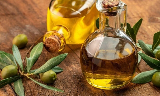 Πλήρωσε με τενεκέ λάδι 17 λίτρων τον σταυρό για τον εγγονό του