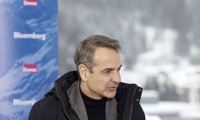 Μητσοτάκης στο Bloomberg: «Νέα μέτρα στήριξης για τις ευάλωτες οικογένειες»