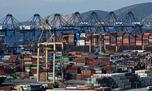 Κρίση στην Eρυθρά Θάλασσα: «Σχεδόν 200.000 κοντέινερ δεν έχουν έρθει στον Πειραιά»
