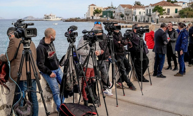 «Λίγο κρασί, λίγο θάλασσα και το κόμμα μου»