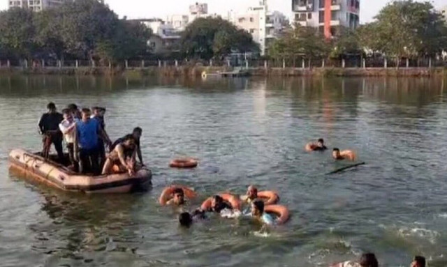 Τραγωδία στην Ινδία: 15 νεκροί σε ναυάγιο - Τα 13 ήταν παιδιά