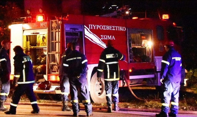 Υπό έλεγχο η φωτιά σε παρακείμενο χώρο του Μεγάρου Μαξίμου