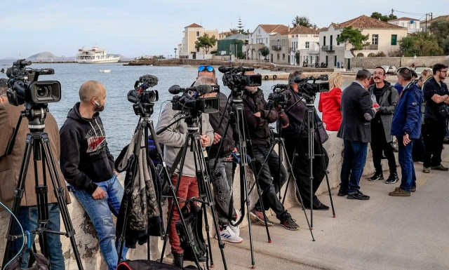 Οι βουλευτές του ΣΥΡΙΖΑ στο σπίτι Κασσελάκη: Ποιοι έφτασαν σήμερα - Άλλοι με τα πόδια, άλλοι με βαν