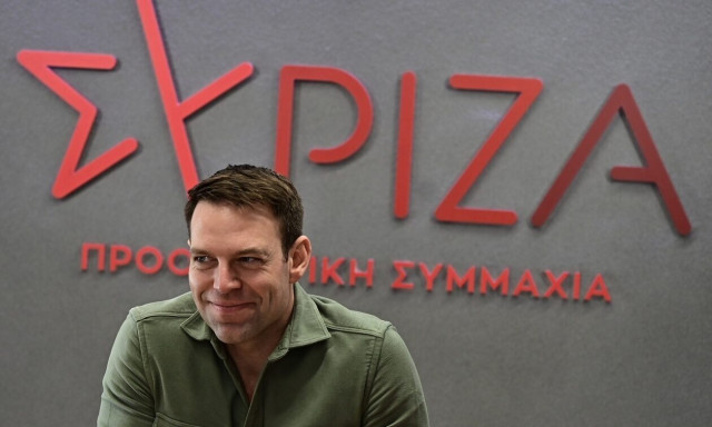 Ο Κασσελάκης έστειλε τον ΣΥΡΙΖΑ... πενταήμερη στις Σπέτσες - Πήρε μαζί μέχρι και τον σκύλο του!