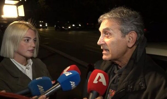 Γιώργος Νταλάρας: Εκτός εαυτού με δημοσιογράφους - «Αυτό που κάνετε δεν το βρίσκετε γελοίο;»