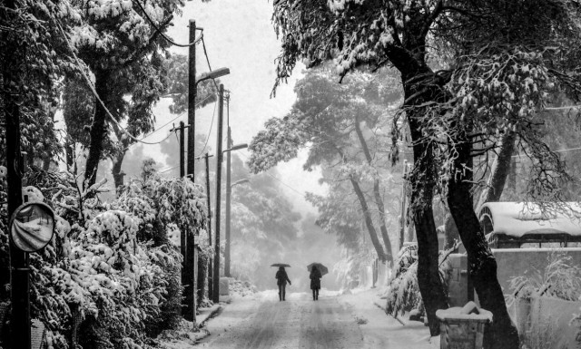 Καιρός: Ραγδαία πτώση της θερμοκρασίας, χιονοπτώσεις και θυελλώδεις άνεμοι