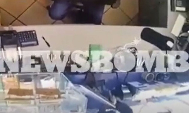Αποκλειστικό Newsbomb.gr: Βίντεο ντοκουμέντο από ένοπλη ληστεία στο Ίλιον
