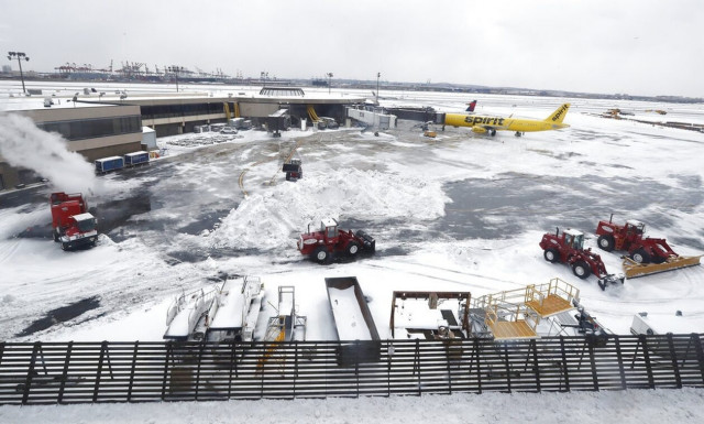 Κακοκαιρία Αίσα: Δεκάδες πτήσεις ματαιώθηκαν σε Ιρλανδία και Ολλανδία