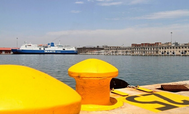 Σε ισχύ παραμένει το απαγορευτικό απόπλου από Πειραιά, Ραφήνα και Λαύριο