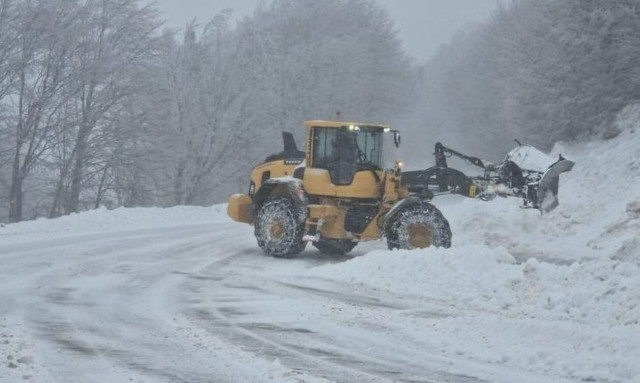 Πήλιο: Στους 20 πόντους το χιόνι - Με αντιολισθητικές αλυσίδες η κυκλοφορία από Χάνια ως Ζαγορά