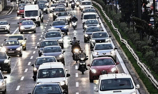 Κίνηση τώρα: Στο «κόκκινο» ο Κηφισός - Σε ποιους δρόμους υπάρχουν τα σημαντικότερα προβλήματα