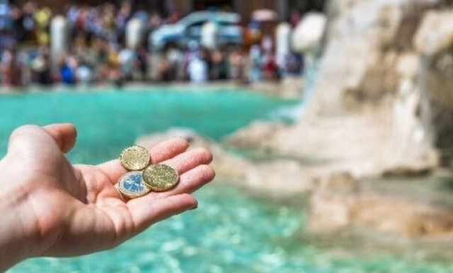 Αστρονομικά νούμερα: Πόσα χρήματα συγκεντρώνονται κάθε χρόνο στη Φοντάνα ντι Τρέβι