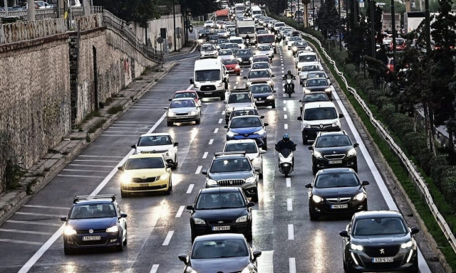 Κίνηση στους δρόμους: «Κόλαση» από νωρίς ο Κηφισός - Ποιοι κεντρικοί είναι στο «κόκκινο»