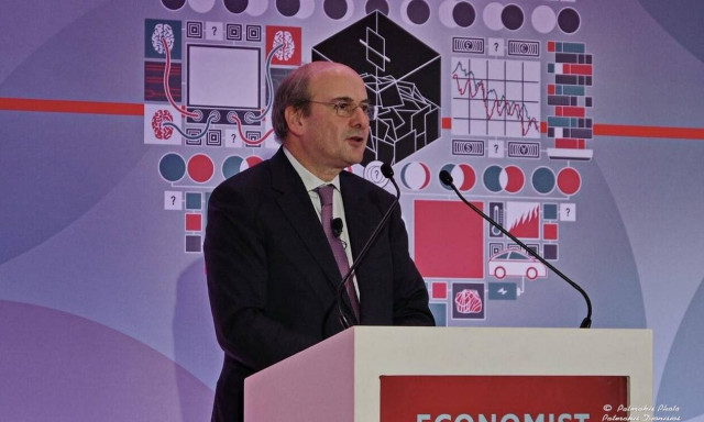 Τρία βασικά νομοσχέδια το 2024: Δημόσιες επενδύσεις, συγχωνεύσεις επιχειρήσεων, Υπερταμείο