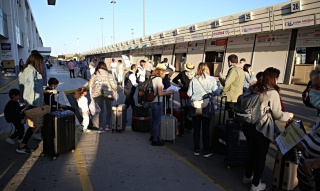 Ηράκλειο: Αναγκαστική προσγείωση αεροσκάφους - Βρετανός επιβάτης υπέστη καρδιακό επεισόδιο