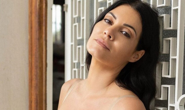 Μαρία Κορινθίου: «Έχω τη δική μου ενεργειακή γωνιά στο σπίτι μου, μιλάω με τον εαυτό μου»