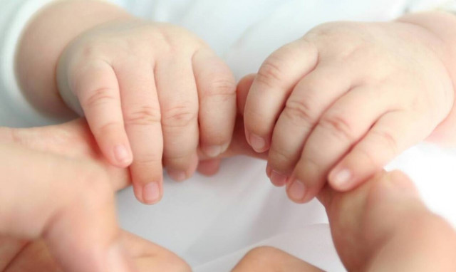 Νταντάδες της Γειτονιάς: Ποιοι είναι οι δικαιούχοι του προγράμματος - Οι περιορισμοί και τα ποσά