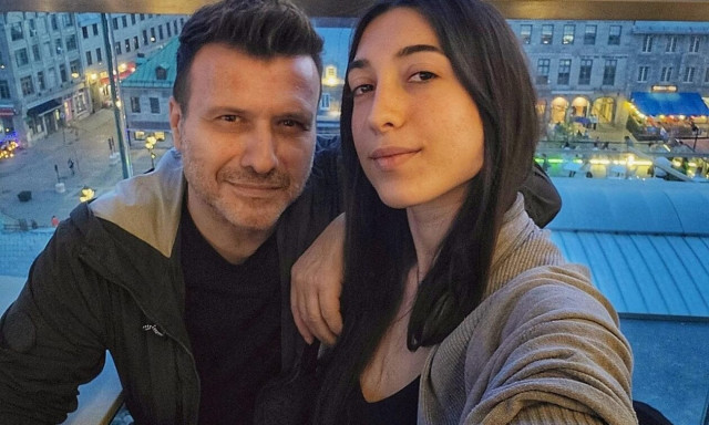 Η Κατερίνα Κακοσαίου ερμήνευσε το «Όνειρο απατηλό» και αποθεώθηκε: Το κομψό look και τα σχόλια