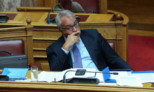 Κυβερνητικές πηγές για αποχή Μάκη Βορίδη: Γνωστές οι απόψεις του για τα ομόφυλα ζευγάρια