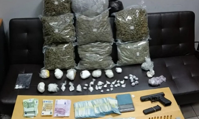 Θεσσαλονίκη: Δύο συλλήψεις για ναρκωτικά - Σε εγκαταλελειμμένο κτίριο έκρυβαν τις ουσίες