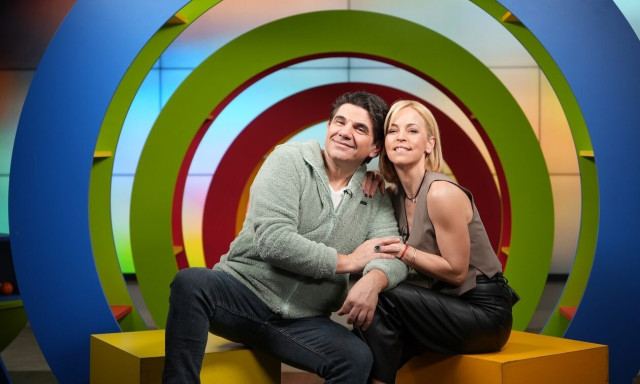 Ο Νίκος Κουρκούλης παίζει μπάσκετ στο ΟΠΑΠ Game Time